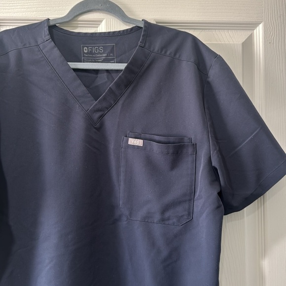 FIGS Scrubs Top - Picture 2 of 11